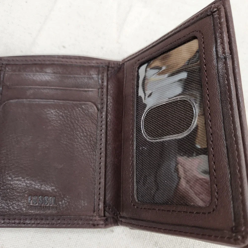 Fossil Men's Dark Brown  Trifold Wallet Genuine Leather Soft Excellent Pre-owned